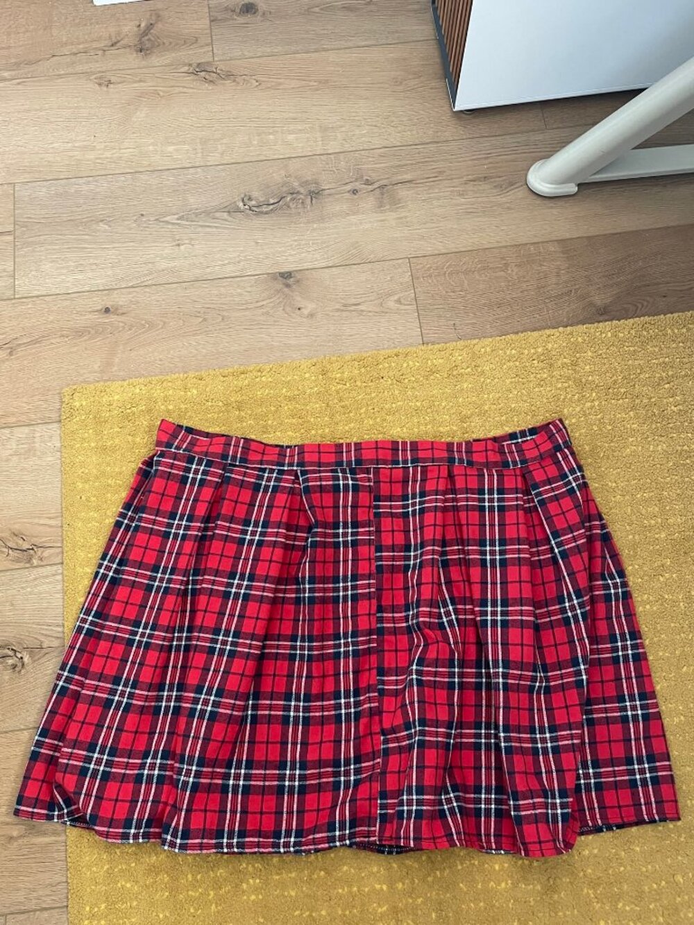 Shein CURVE Red Plaid Lightly Pleated Mini Skirt